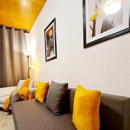 Апартаменты Elena Flat Sonnenblumen Zentrum Дуйсбург