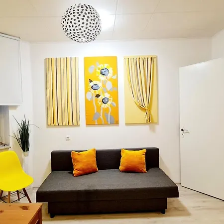Elena Flat Sonnenblumen Zentrum * Duisburg