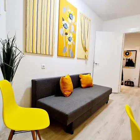 Elena Flat Sonnenblumen Zentrum