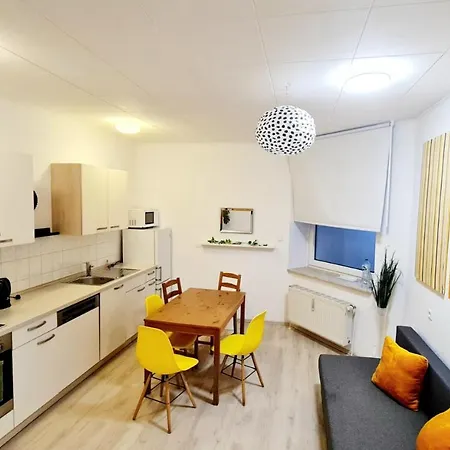 Elena Flat Sonnenblumen Zentrum *