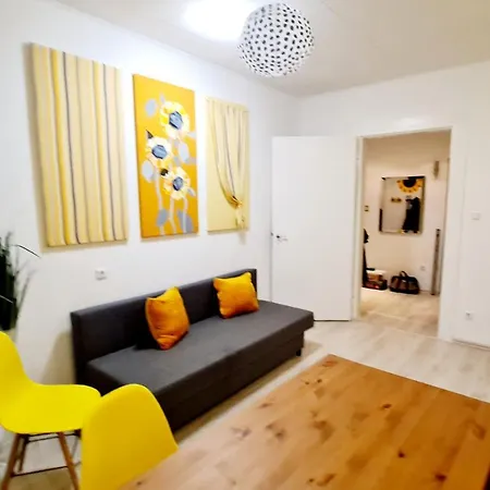 Elena Flat Sonnenblumen Zentrum Дуйсбург