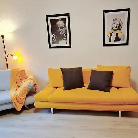 Elena Flat Sonnenblumen Zentrum *