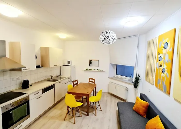 Elena Flat Sonnenblumen Zentrum *